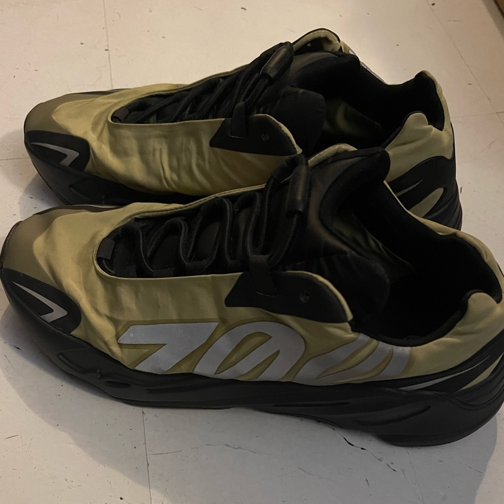 Men 700 MNVN